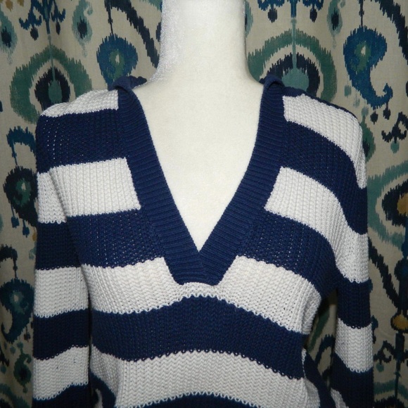 Super cute sweater shirt! - Picture 3 of 3